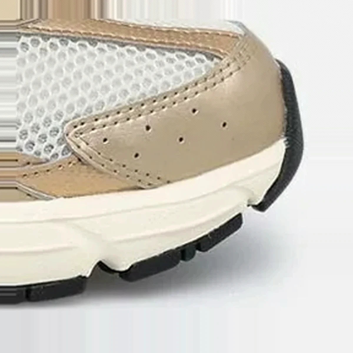 Tan / Cream Sneakers